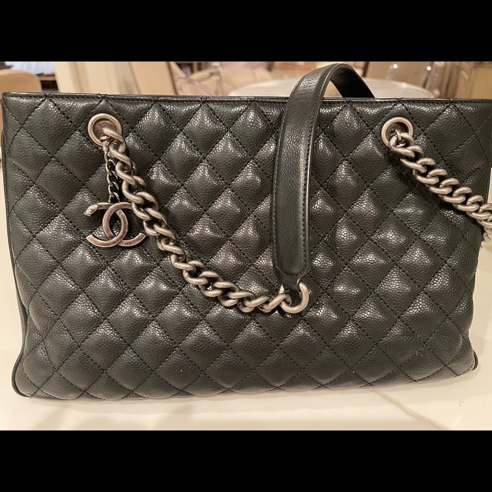 CHANEL QUILTED CC CHAIN MEDALLION BLACK CAVIAR SHOPPING TOTE - Picture 7 of 16